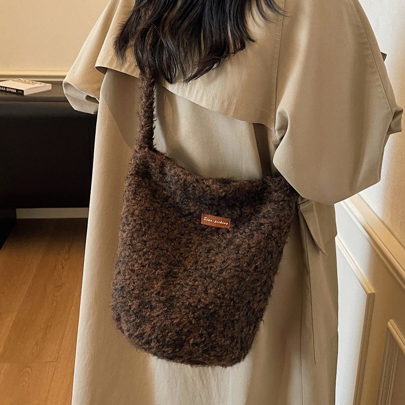 冬季毛呢水桶包包女2025新款大容量通勤毛绒包小众百搭单肩斜挎包,淘宝优惠券,粉丝福利购,淘宝优惠卷