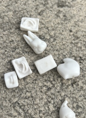 清仓尾货陶瓷DIY美术生陶瓷上色材料素烧个性饰品文创吊坠耳环