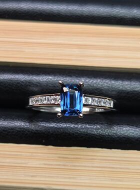 天然蓝宝石戒指长方形小精品重量0.74克拉尺寸4*6mm全净体颜色好