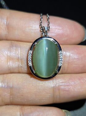 天然碧玉猫眼大吊坠重量9.4克拉尺寸11.4*17mm厚度5.7mm