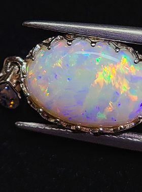 澳宝吊坠天然澳大利亚欧泊3.2克拉尺寸10*14.5mm配石爆闪莫桑钻