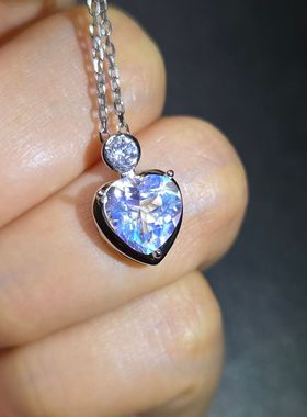 天然心形月光石吊坠爱心刻面月光重量2.04克拉8.2mm全净体925孤品