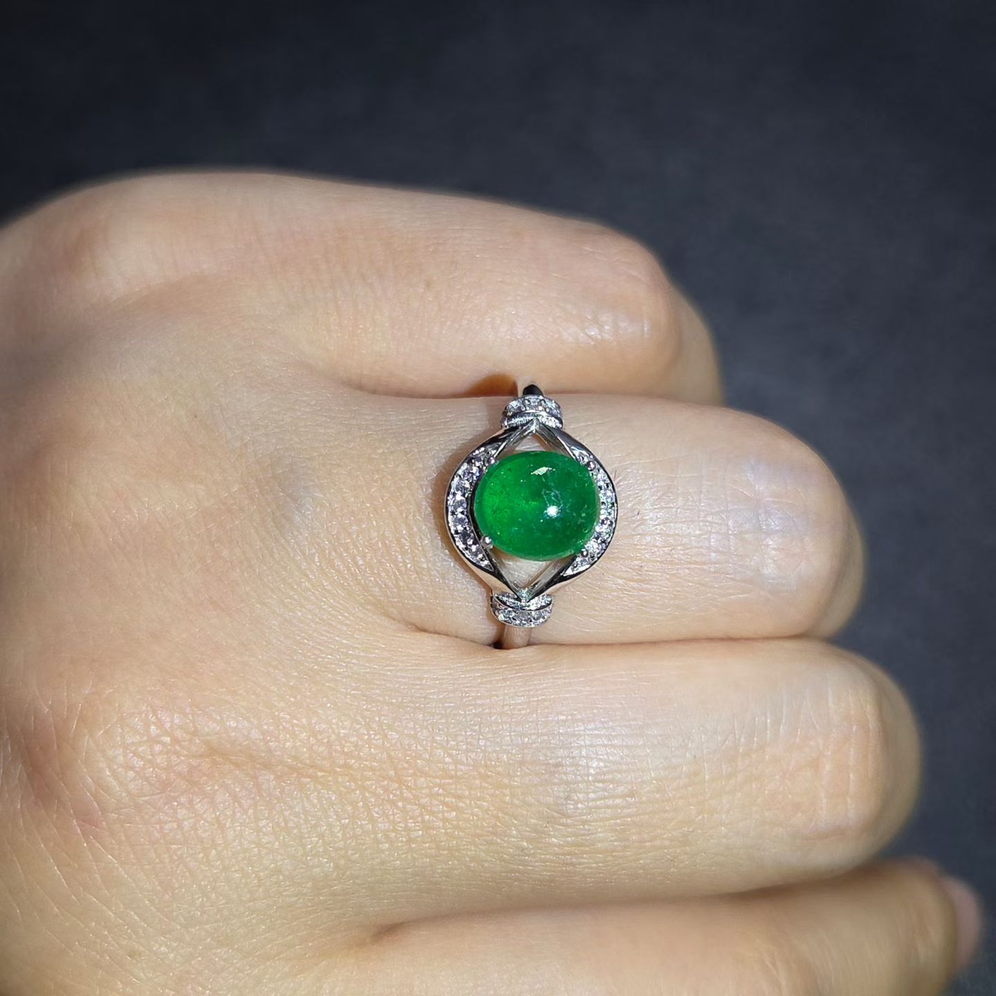 Natural Colombian emerald ring weight 1.29 carats 7.1*8.2mm Green with GRA certificate