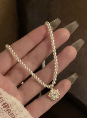 珍珠项链女2025新款山茶花锁骨链