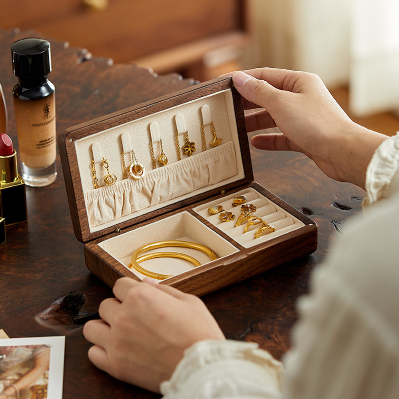Simple style walnut portable jewelry box