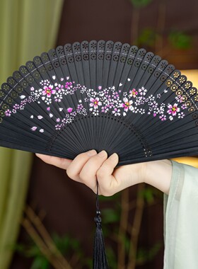 批发中国风全竹扇子雕刻镂空日式古风男女士折扇手工红黑色小巧舞