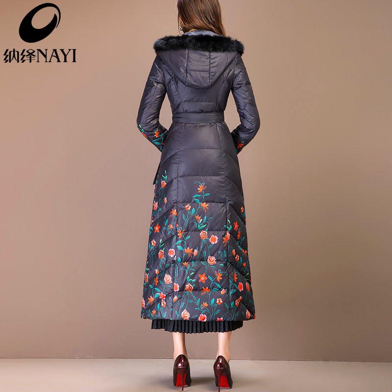 黑色印花色女2020新款中长款白鸭绒 纳绎羽绒服