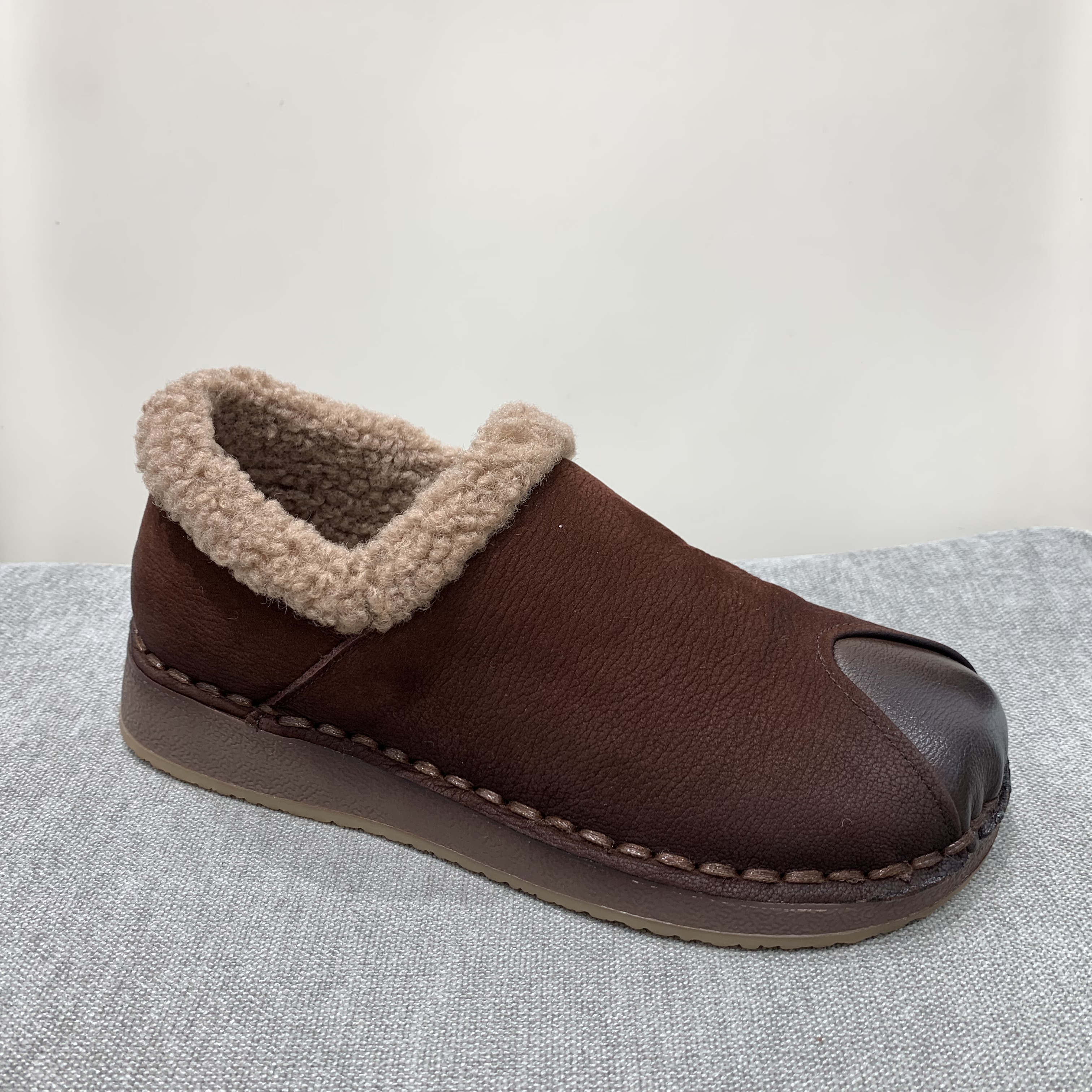 真皮复古加绒妈妈鞋女2025冬季新款圆头休闲软底鞋一脚蹬保暖棉鞋 - 图1