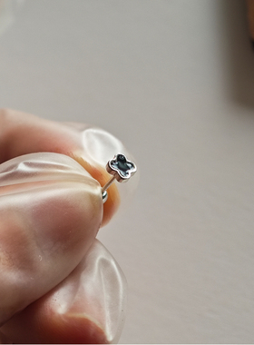 银小七S999纯银四叶草拧扣耳钉