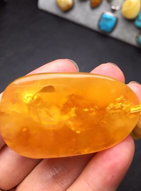 俄料蜜糖色雕刻如意项链吊坠