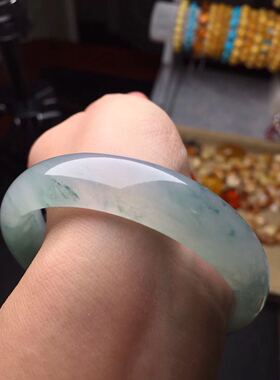 A货老坑飘花起胶知性风翡翠手镯