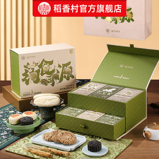 Visiting relatives to buy Daoxiangcun pastry gift box