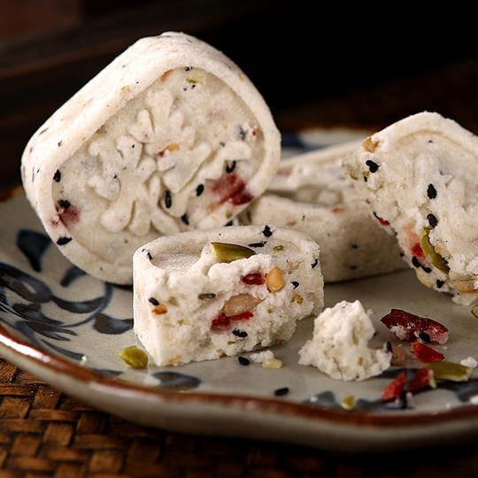 Daoxiangcun Nut Bazhen Cake Poria, Gorgon and Reduce Fat Rice Cake Snacks Breakfast Whole Grain Snacks Delicious Pastries