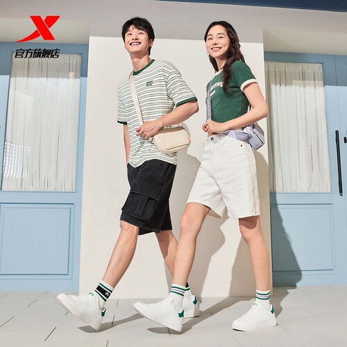 特步板鞋男2025新款百搭休闲鞋皮面防水小白鞋情侣款鞋子女运动鞋 - 图3