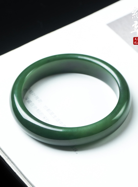 和田玉碧玉手镯菠菜绿