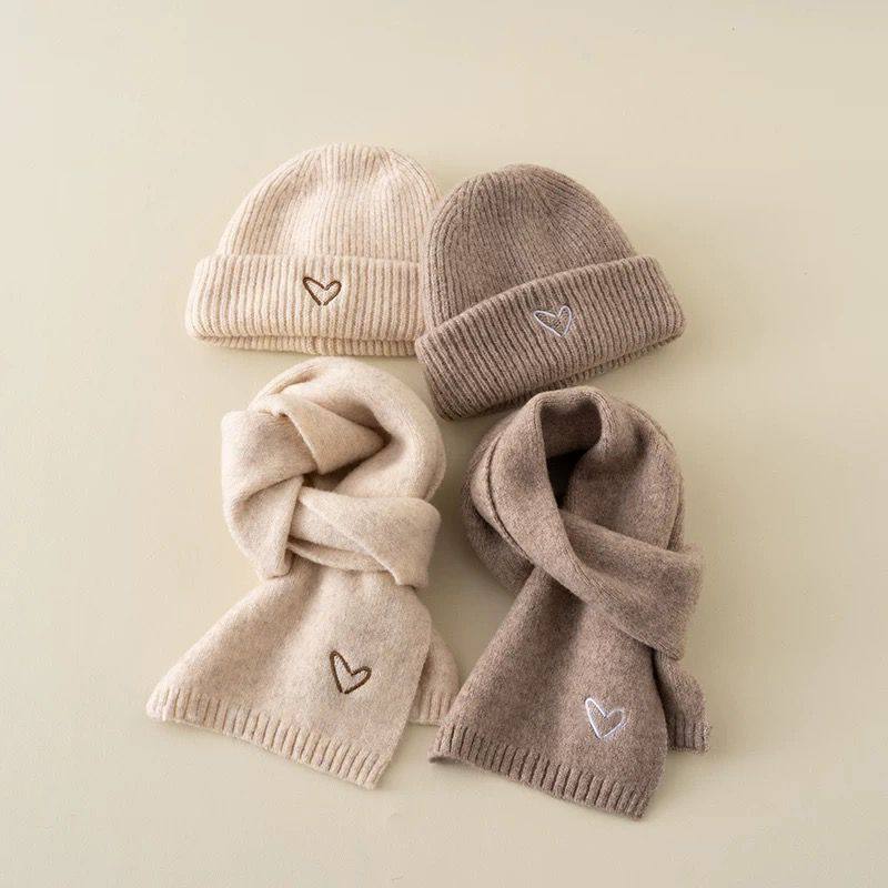 新款儿童围巾秋冬季男女童围巾宝宝刺绣爱心围脖纯色简约百搭洋气,淘宝优惠券,粉丝福利购,淘宝优惠卷