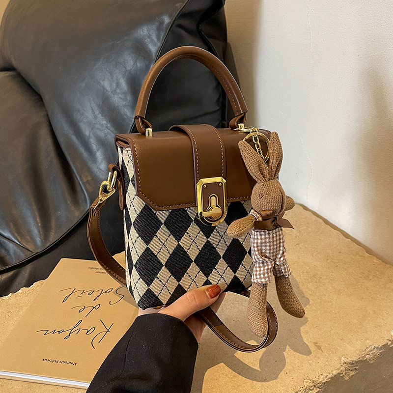 艾米兔女包2026新款ins复古手提包洋气菱格斜挎小方包,淘宝优惠券,粉丝福利购,淘宝优惠卷