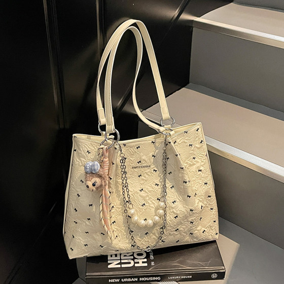Amy Rabbit Women's Bag 2026 New Fashion Commuting Large Capacity Chain Jelly Bag Western Trendy Shoulder Tote Bag