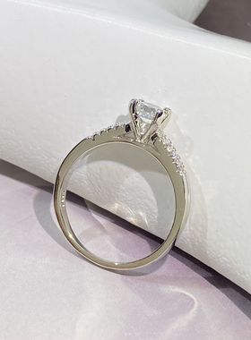 欧美高端珠宝女士简约甜美气质硞石镶钻镀白金戒指女朋友结婚钻戒