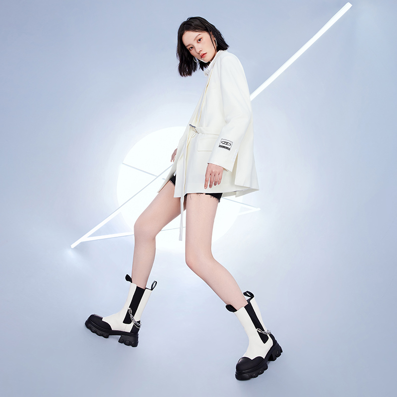 红蜻蜓女鞋官方旗舰店红蜻蜓Angelababy同款黑武士2.0运动马丁靴加绒切尔西女C27057033