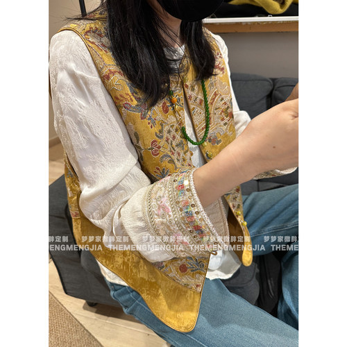高品质重工刺绣黄色马甲女新中式国风复古盘扣坎肩背心外搭上衣潮 - 图1