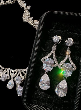 美在心尖儿上 奢华爱心宝石水滴项链 波光粼粼 镀18K金 锆石耳环