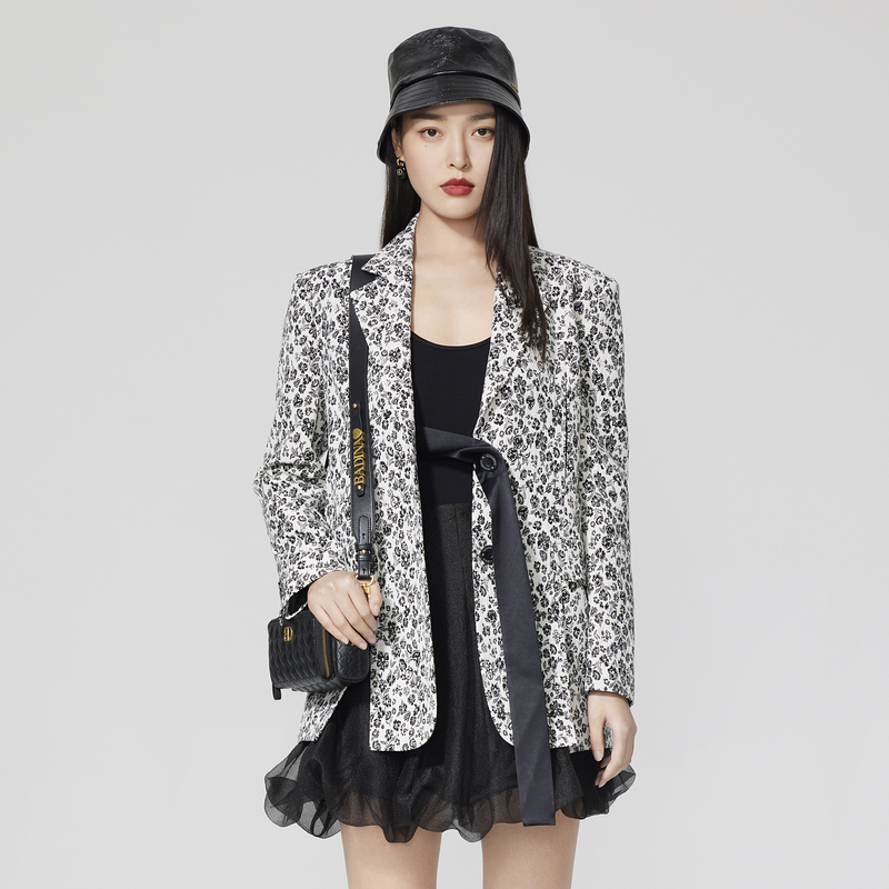 芭蒂娜黑白碎花西装女秋冬新款时尚洋气名媛气质设计感外套