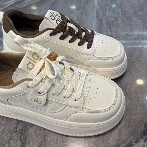 极简风~真皮超轻厚底加绒小白鞋女2025冬新款增高显瘦休闲板鞋潮 - 图2