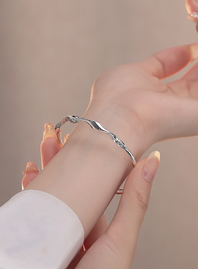 925银女梦幻风铃兰花手镯