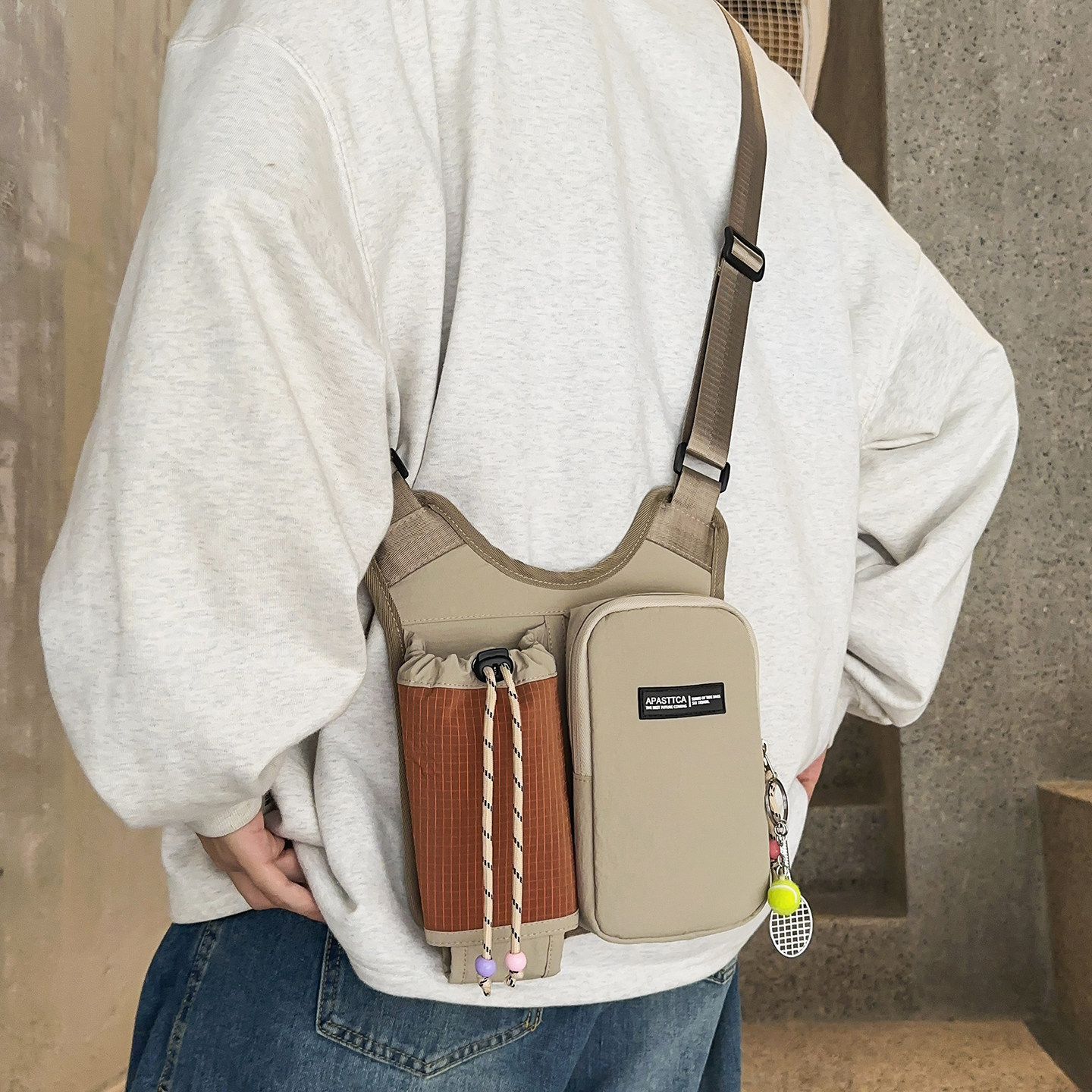 户外运动水杯包设计感斜挎包男款轻便徒步登山手机包通勤单肩包女,淘宝优惠券,粉丝福利购,淘宝优惠卷