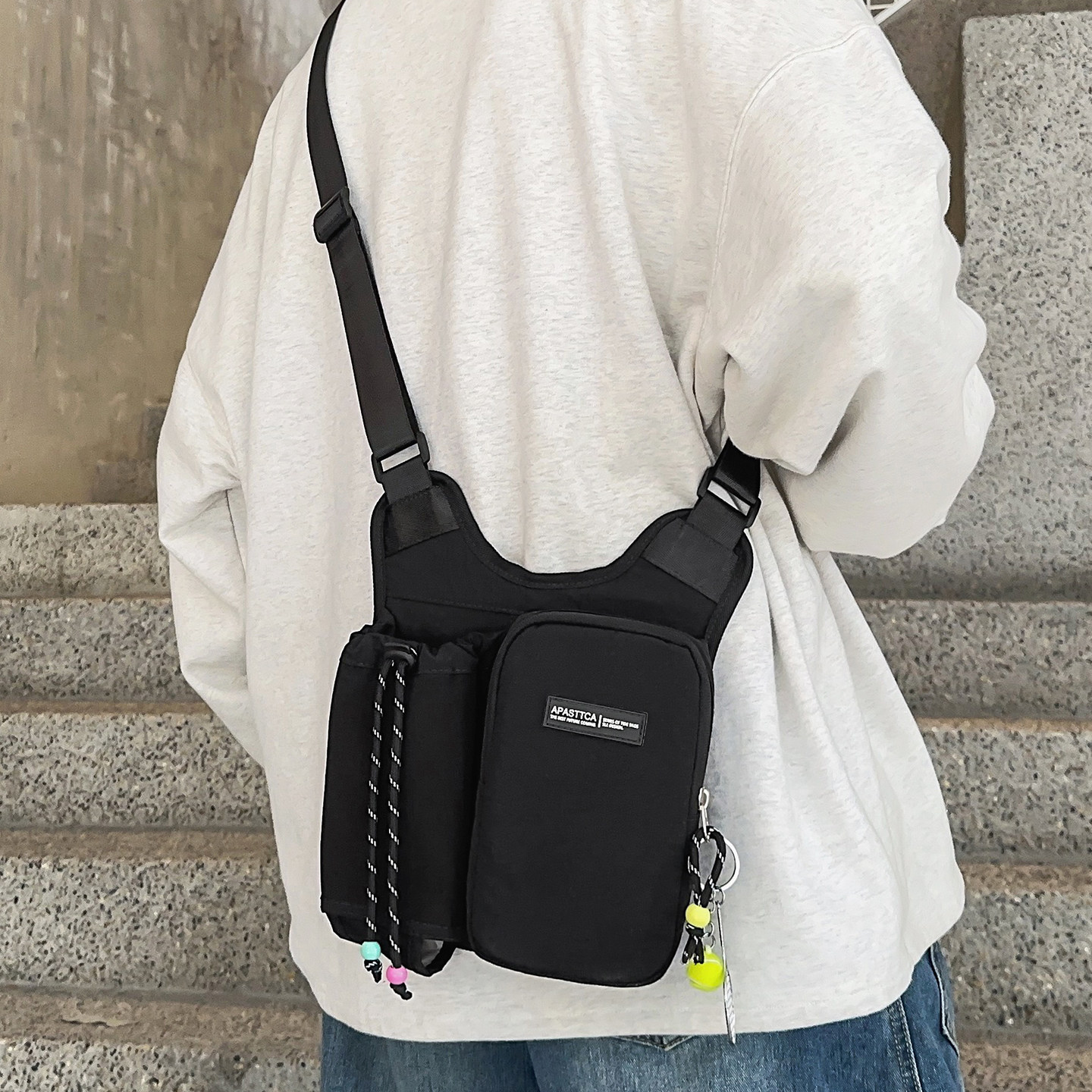 户外运动水杯包设计感斜挎包男款轻便徒步登山手机包通勤单肩包女,淘宝优惠券,粉丝福利购,淘宝优惠卷