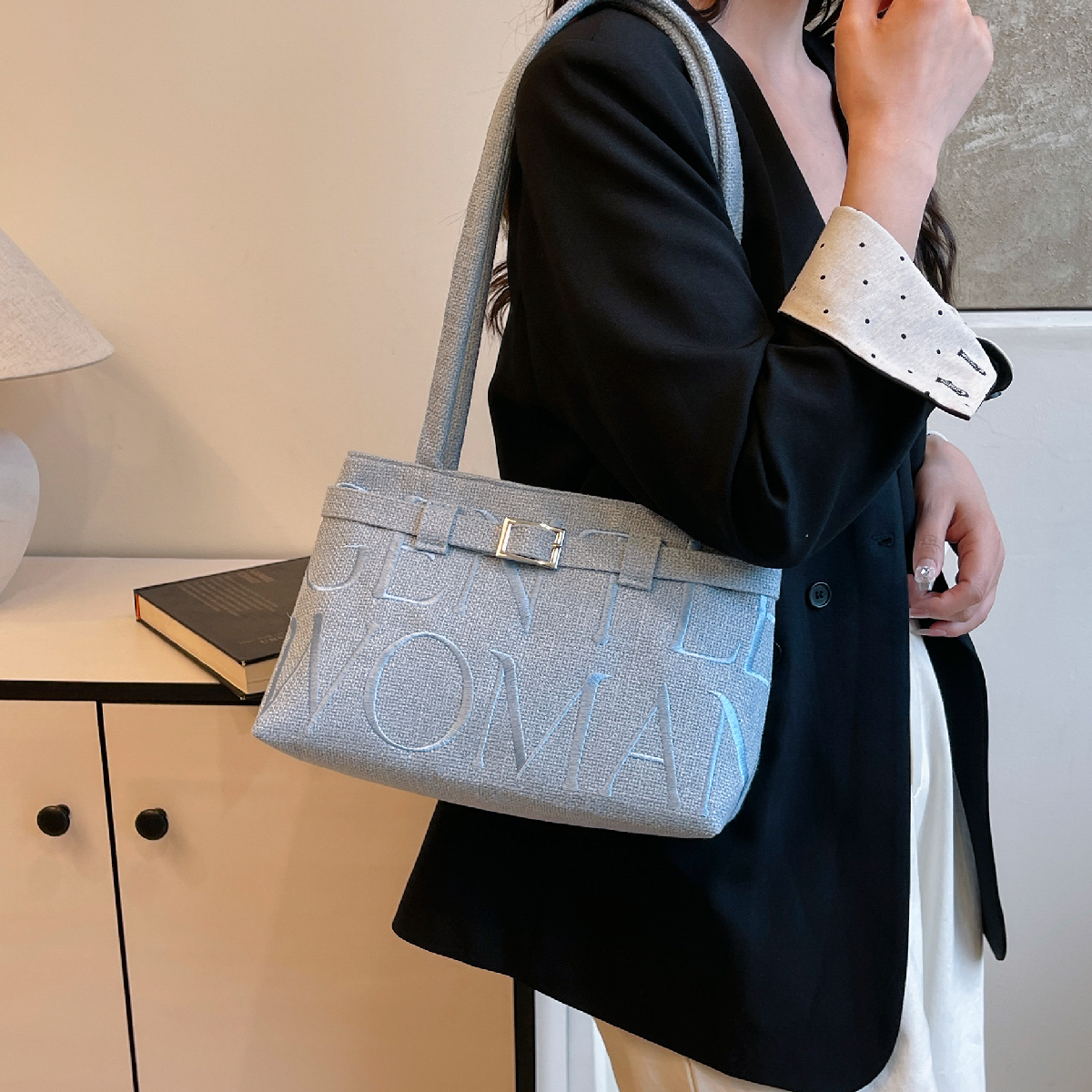 泰国GentleWoman新款芭蕾风帆布包包女手提包小众字母通勤腋下包 - 图3