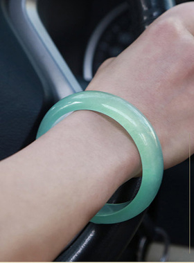 天然冰种浅绿色石英岩玉送妈妈