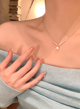 波光粼粼浪仿珍珠项链女款2025新款秋冬毛衣链高级感小众锁骨链