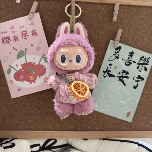 17cm搪胶公仔毛绒玩labubu可爱娃衣挂件拉布布钥匙扣爱心小熊帽子 - 图3