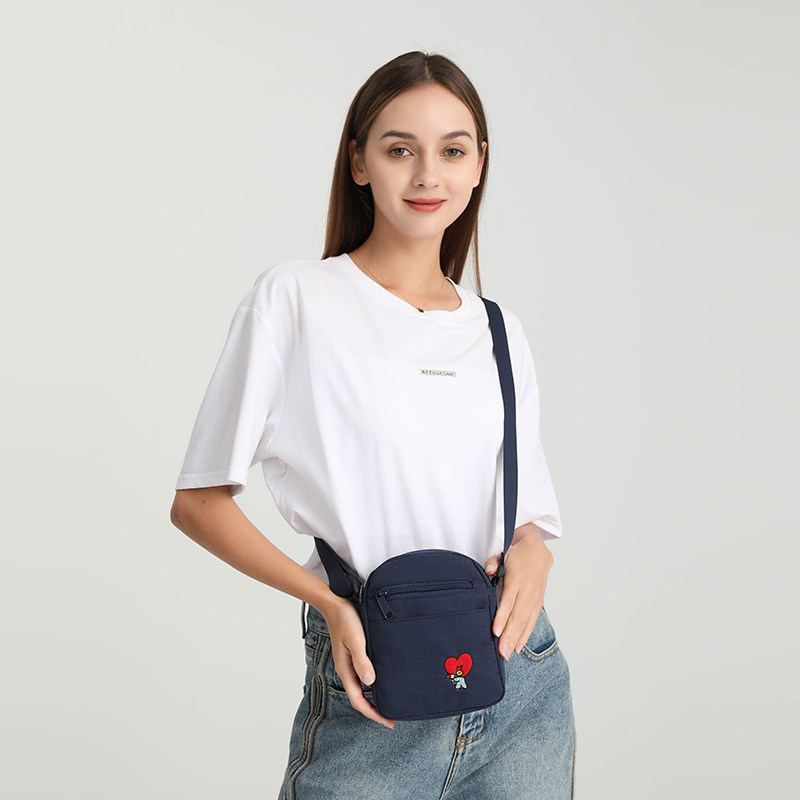 SPAO防弹少年团胸包迷你斜跨包单肩包卡通百搭手机袋小背包大,淘宝优惠券,粉丝福利购,淘宝优惠卷