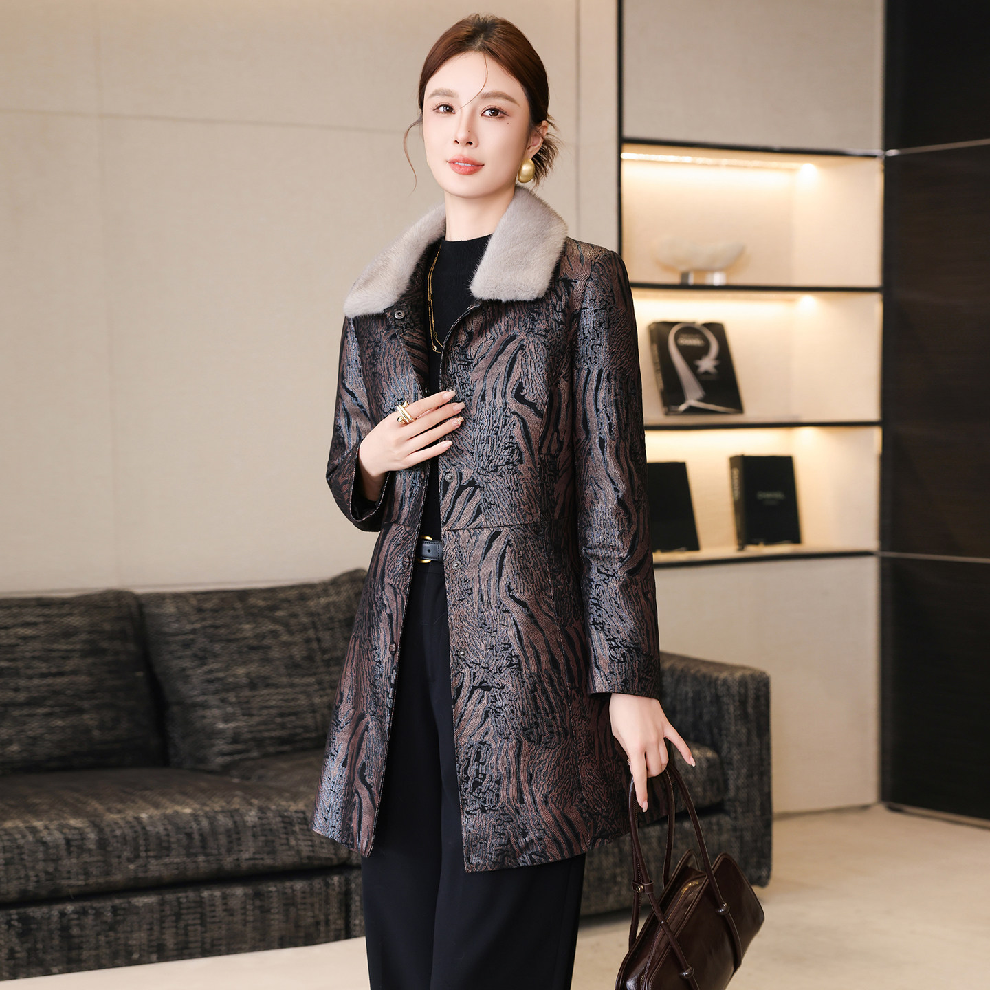 海宁真皮羽绒服皮衣女中长款新款冬印花修身中老年高端绵羊皮外套,淘宝优惠券,粉丝福利购,淘宝优惠卷