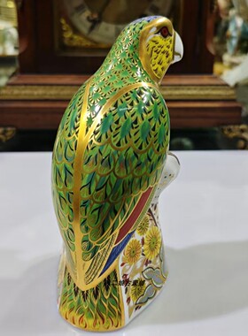 英国产Royal Crown Derby22K金骨瓷手绘亚马逊绿鹦鹉动物镇纸摆件