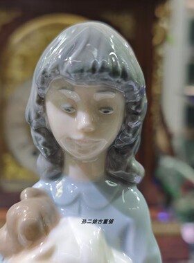 西班牙原产Nao By Lladro雅致瓷偶抱小狗的女孩家居装饰摆件中古