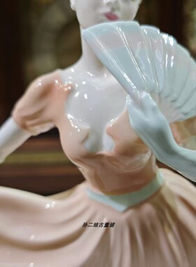 英国原产Coalport精骨瓷舞会上的淑女瓷偶手工制家居装饰摆件中古