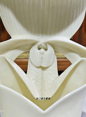 英国Royal Worcester皇家伍斯特兜兰立体雕塑象牙白骨瓷壁挂花插