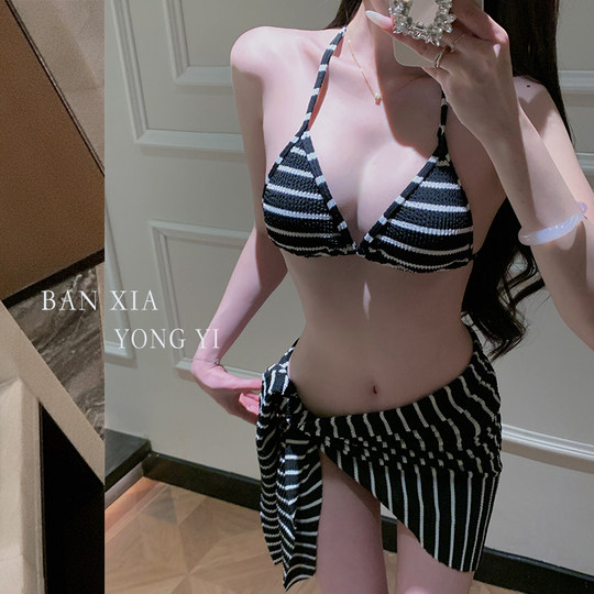 2025 Neuer schwarz-weiß gestreifter Push-Up-Bikini mit kleiner Brust