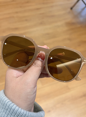 街拍复古黄色墨镜男女