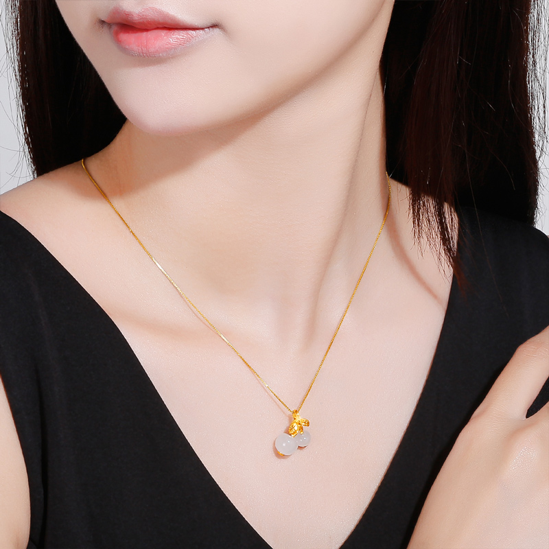 周六福足金金镶玉樱桃挂正品吊坠 周六福颈饰