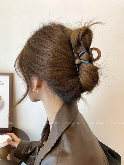 Internet celebrity's popular grab-clip for women with high-end feel