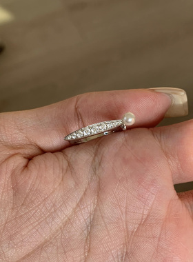 精致高级感银色平衡木珍珠尾戒