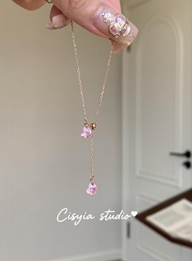 极简主义粉色爱心锆石吊坠项链
