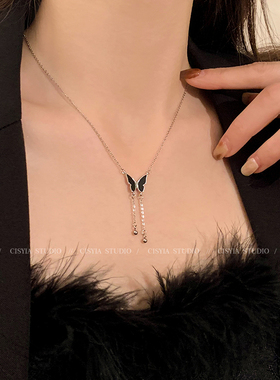 黑色流苏蝴蝶吊坠项链轻奢