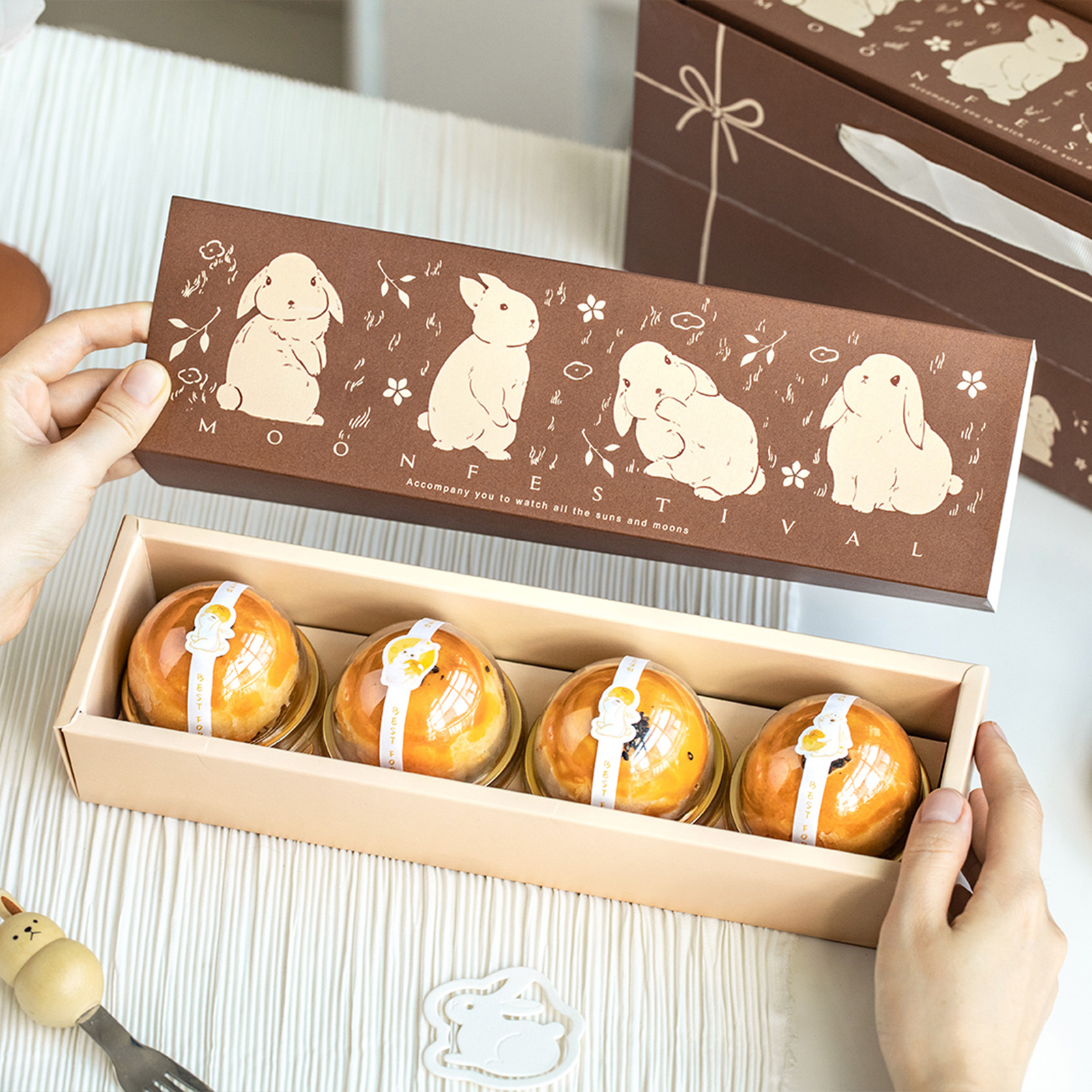 中秋新款烘焙4粒流心月饼包装盒礼盒手工蛋黄酥试吃空伴手礼品盒 - 图0