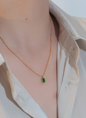 迷你小巧祖母绿锆石钛钢锁骨链女